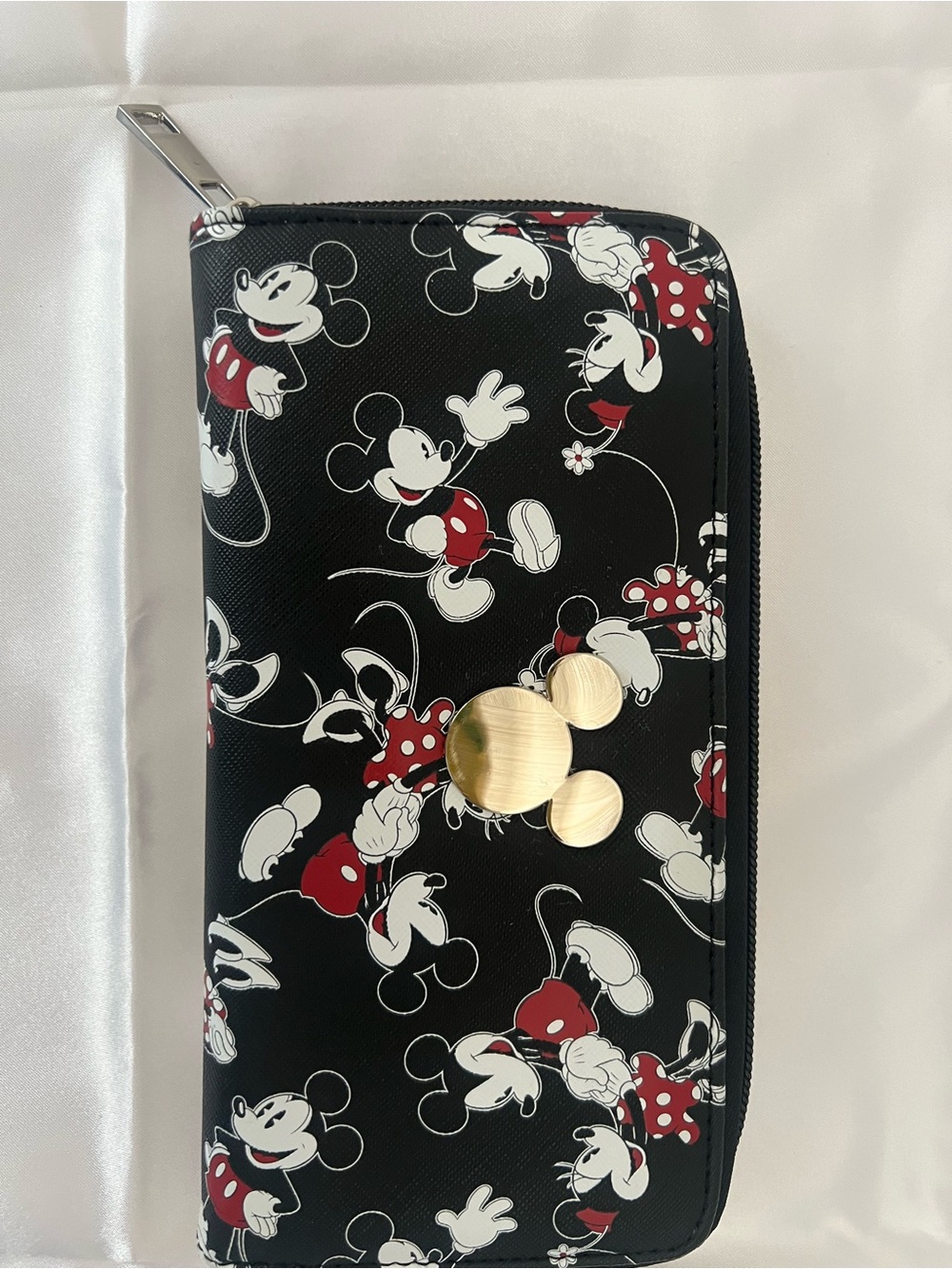 Disney Mickey & Minnie Mouse
Zip Around Wallet